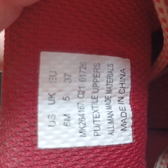 Merrell Boys Size 6 Hiking Shoes . Like New. - Picture 5 of 5